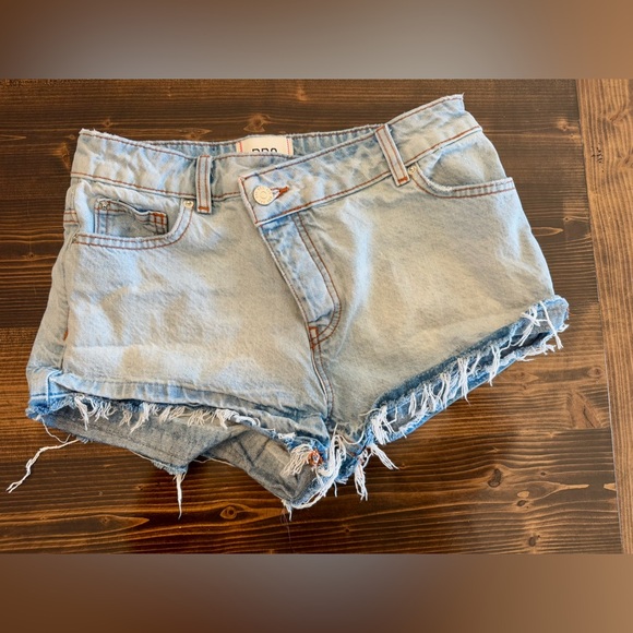 BDG Pants - Urban Outfitters BDG A-line Short with Asymmetrical Zipper Size‎ 26